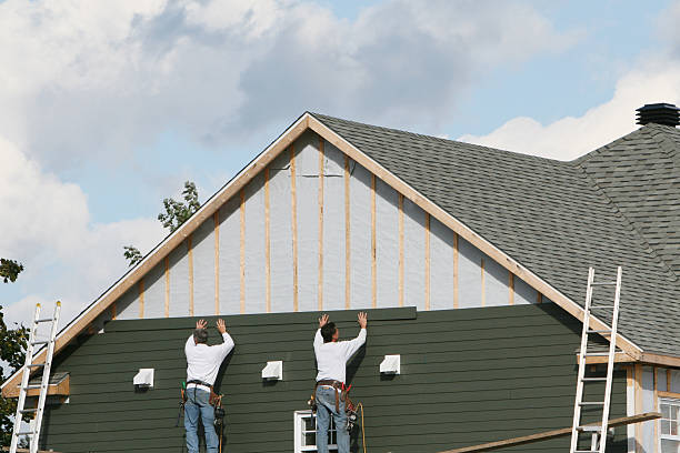 Professional Emergency Siding Repair technician working in Stockbridge, GA